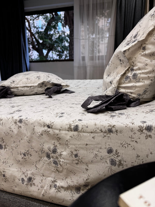 WINTER BLOOM BedSheet